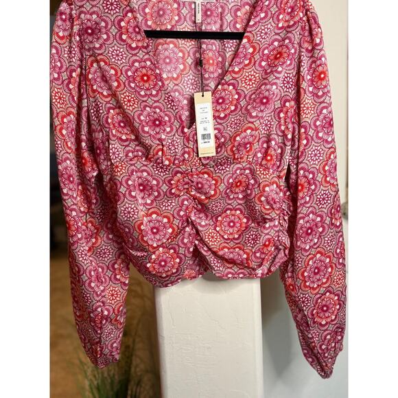 BCBGeneration Long Sleeve Top Fitted V Neck Cropped Blouse NEW M - Picture 4 of 8
